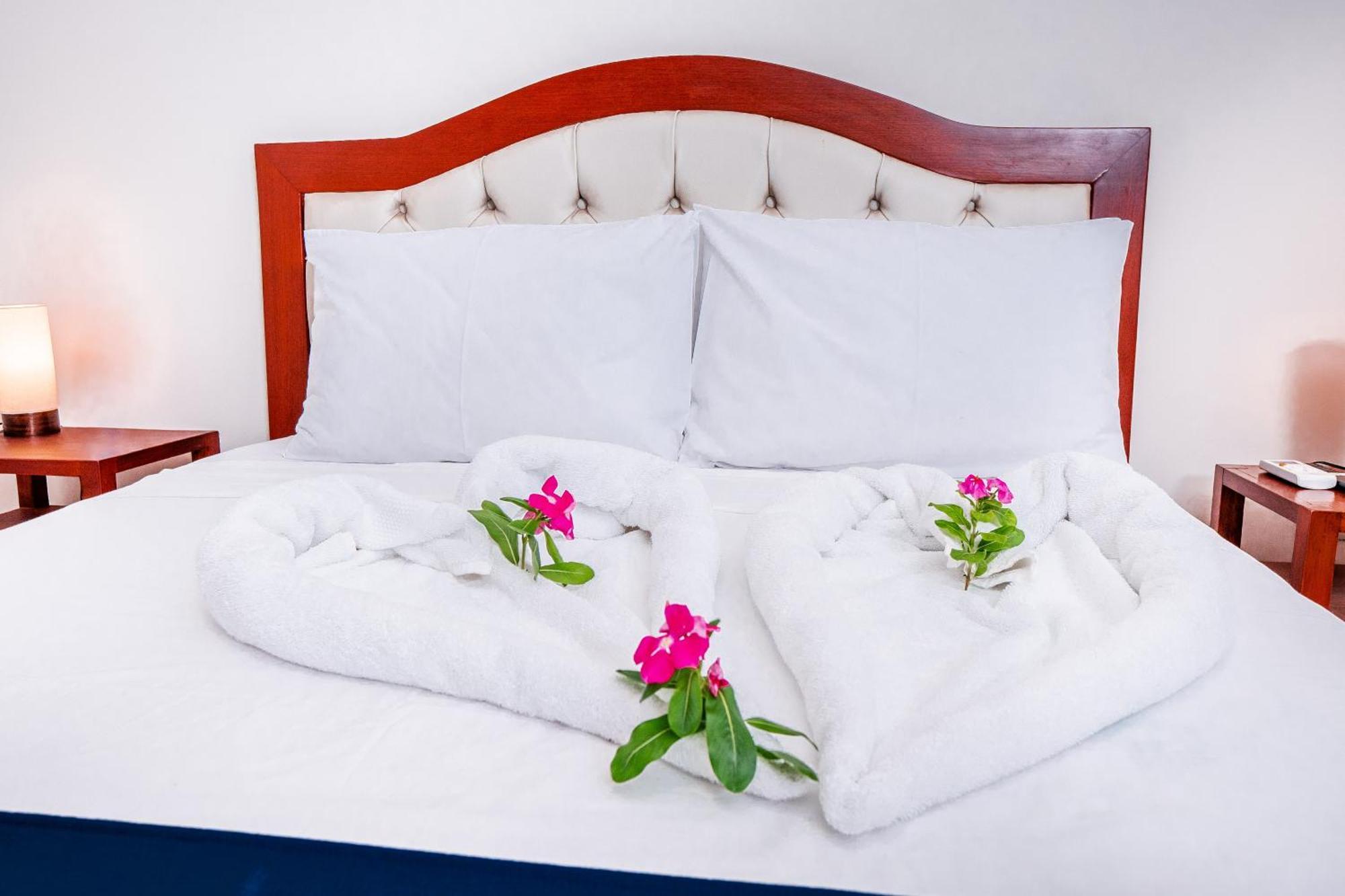 Sauce Laguna Azul Hotel & Suites מראה חיצוני תמונה