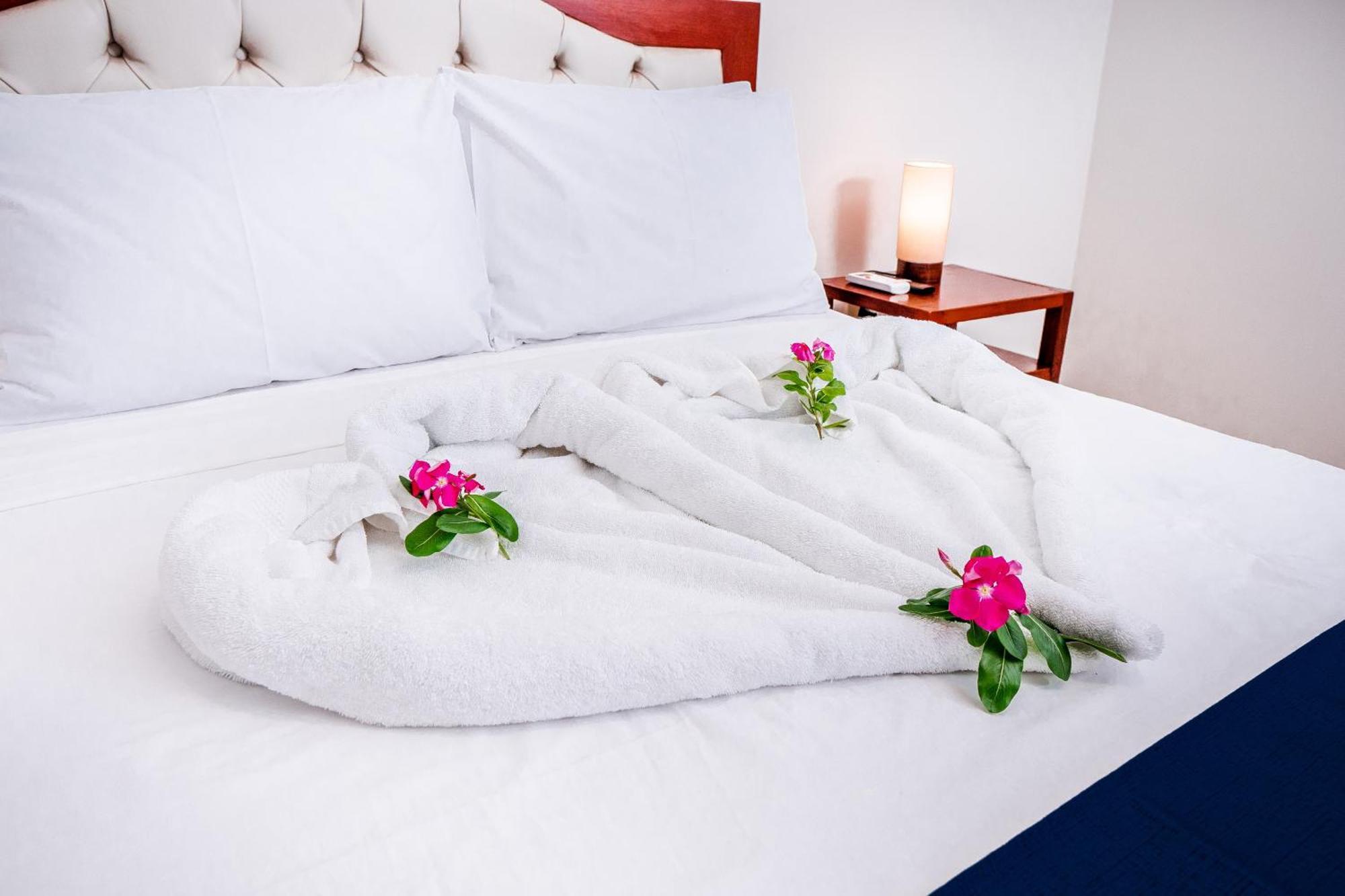 Sauce Laguna Azul Hotel & Suites מראה חיצוני תמונה